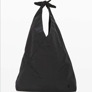 NWT Lululemon Cross It Off Tote Bag in Black